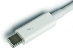 thumbnail voor Thunderbolt 2015 met nieuwe pluggen, 40 Gb/s en 100-watt oplaadfunctie