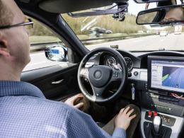 thumbnail voor Google adviseur : Zelfsturende auto’s gaan razendsnel de markt veroveren
