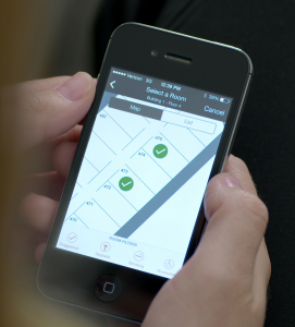 Hiltons digitale hotellobby: gasten moeten op de plattegrond via hun mobiele telefoon zelf de kamer kunnen uitzoeken.