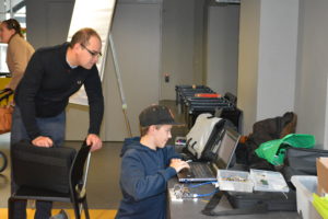 CoderDojo: oud en jong helpen elkaar