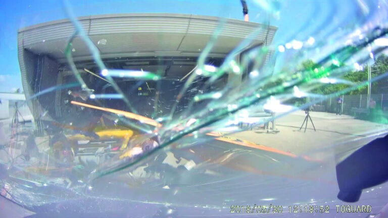 dashcam auto crashtest review voorruit opname