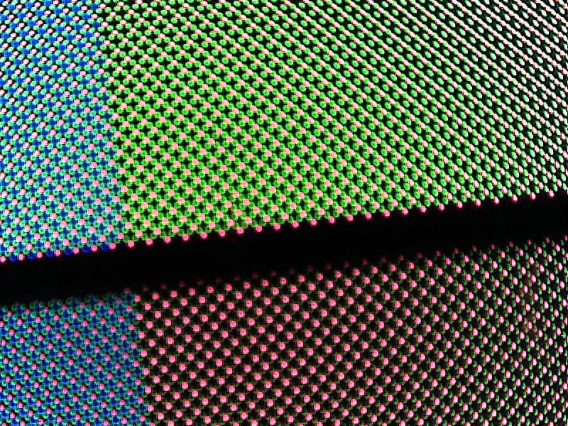 donkere modus batterij accu pixel subpixel matrix rood blauw groen energieverbruik