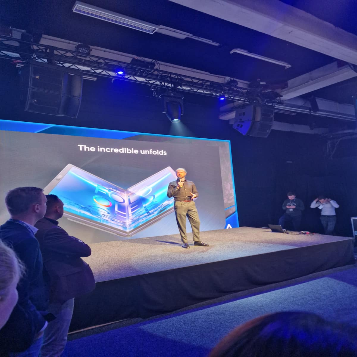 ASUS ZenBook Fold 17 OLED