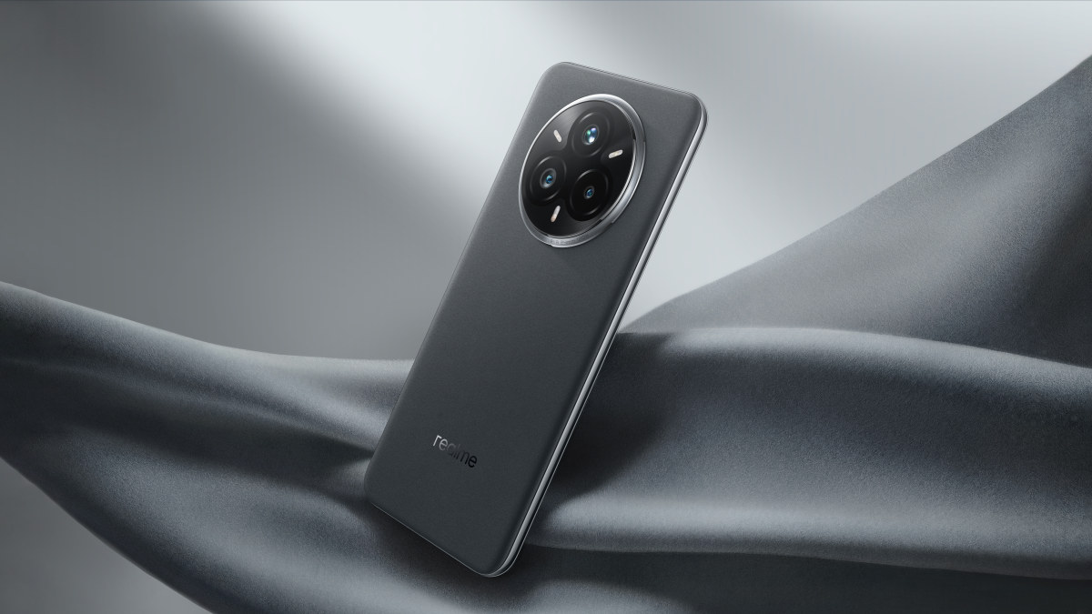 RealMe Pro 14-series in grijs met triple camera