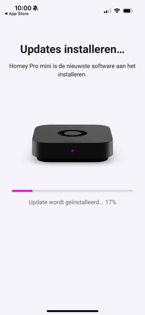 Meteen na het herkennen van de Homey Pro mini wordt de nieuwste update geïnstalleerd.