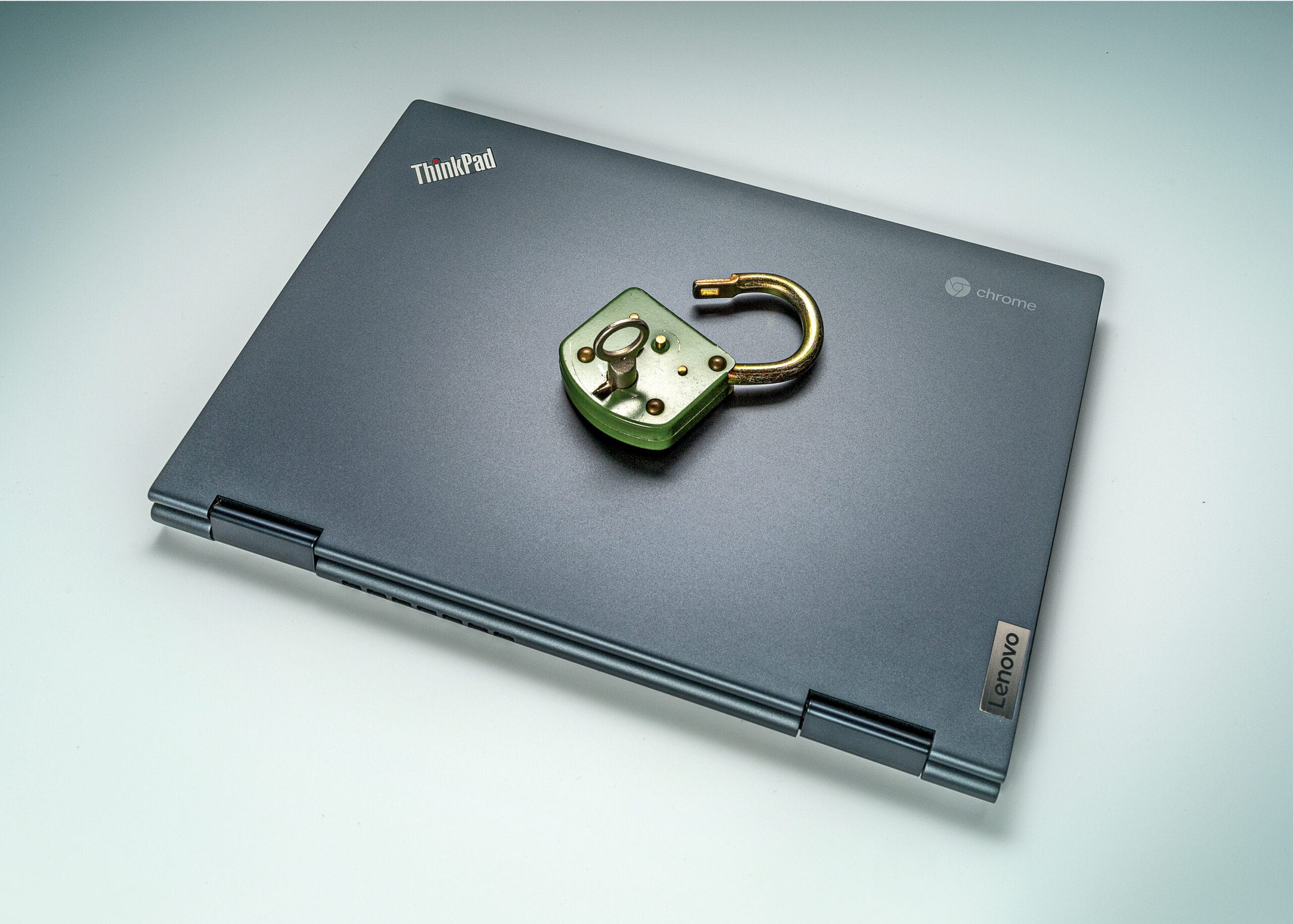 Cover voor Exit ChromeOS: een Chromebook voorzien van Windows of Linux